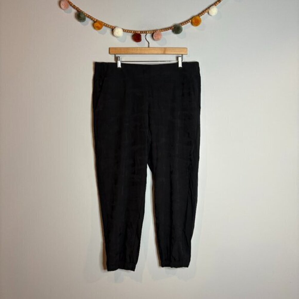 Athleta black jacquard camo print jogger pants